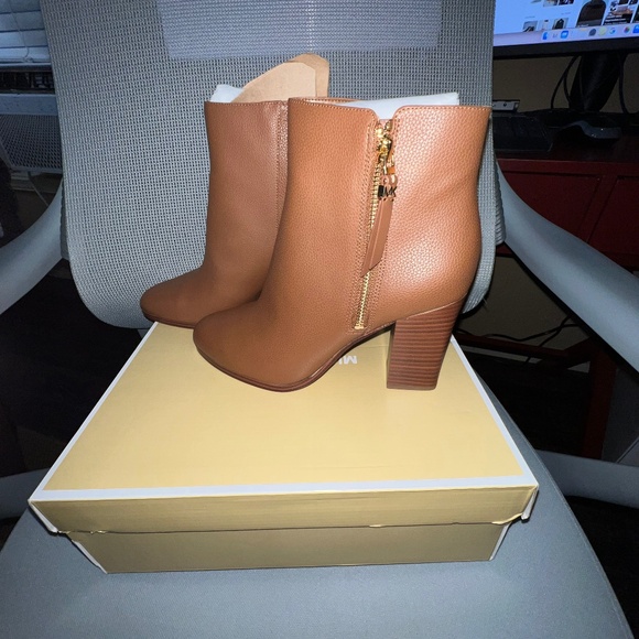 Michael Kors Britt Heeled Bootie Tan Size 8.5 - Picture 1 of 7